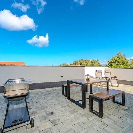 Babic Апартаменты Вир